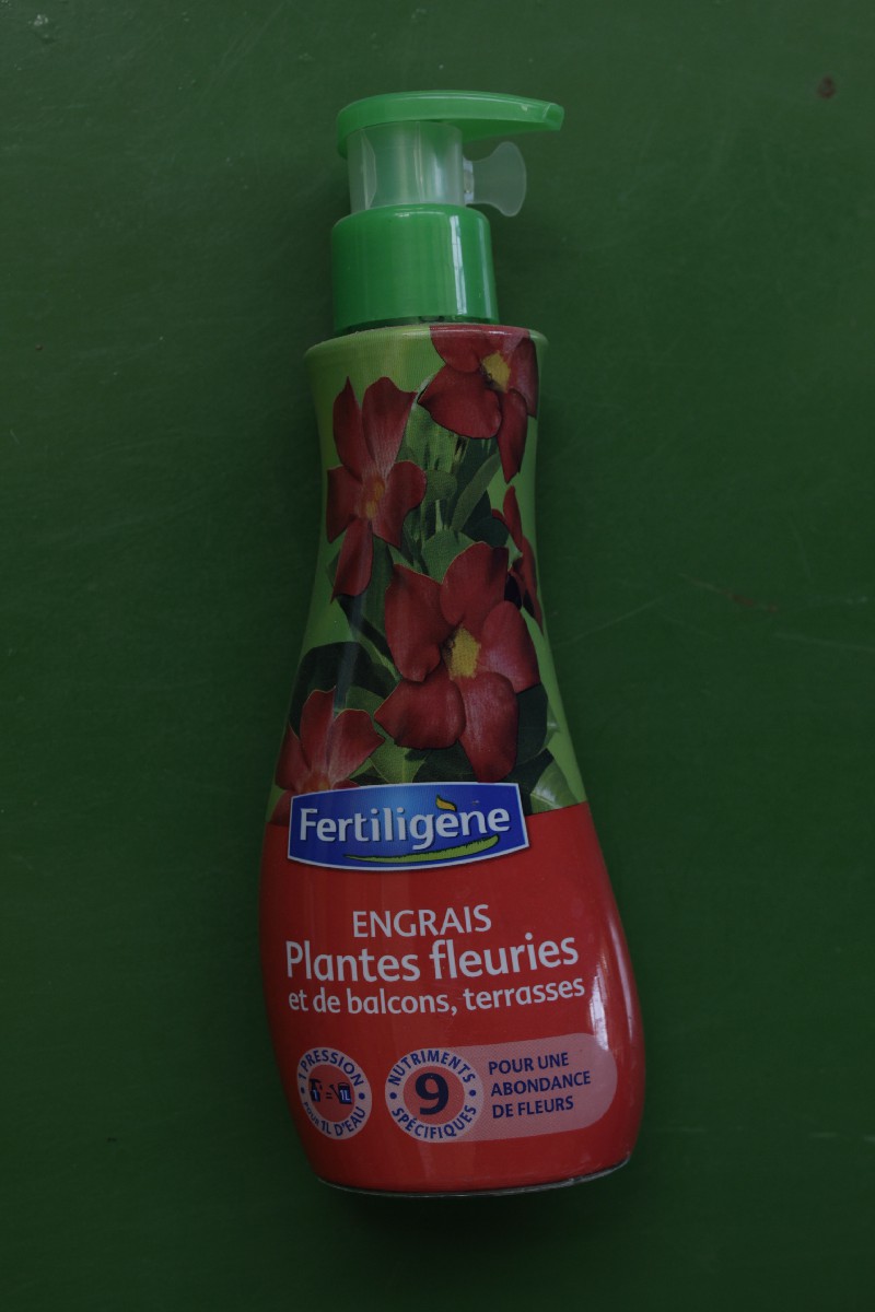 Engrais plantes fleuries balcons terrasses Fertiligene 230ml 3 Jardi Pradel Luchon