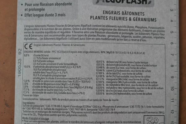 Engrais batonnets plantes fleuries géraniums - Algoflash (2) - Produits - Jardi Pradel - Jardinerie et fleuriste à Bagnères-de-Luchon (31)
