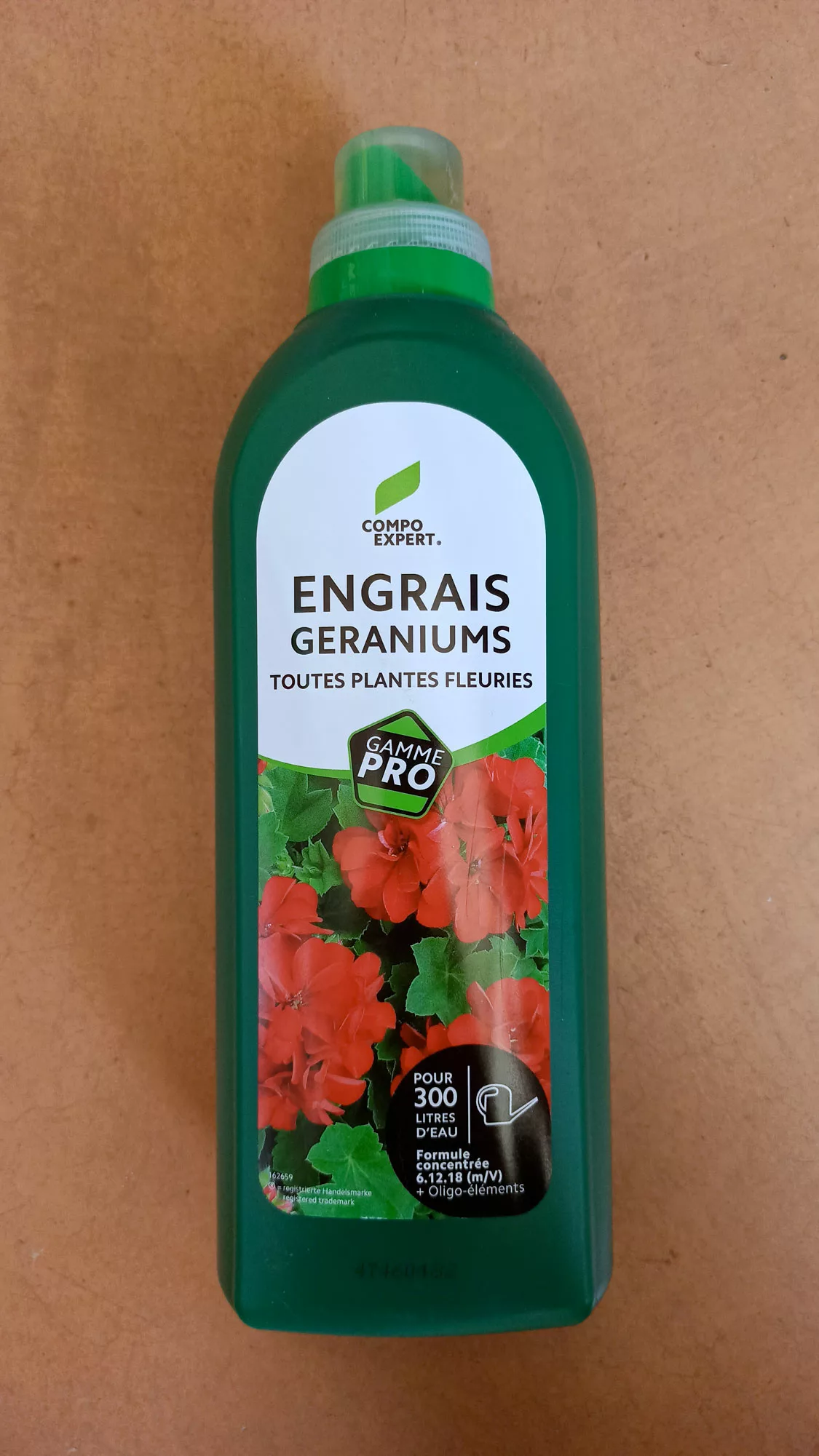 Engrais géraniums et toutes plantes fleuries 1L - Compo Expert